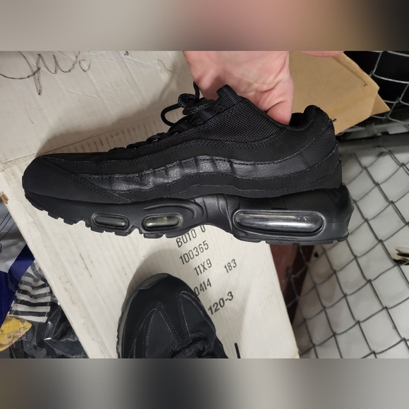 Nike AirMax - Picture 2 of 4